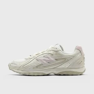 New Balance 204L Sea Salt Pink
